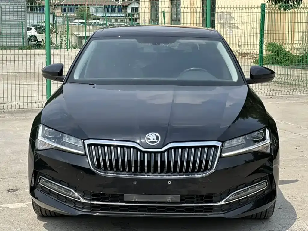 Skoda Superb — фото 10