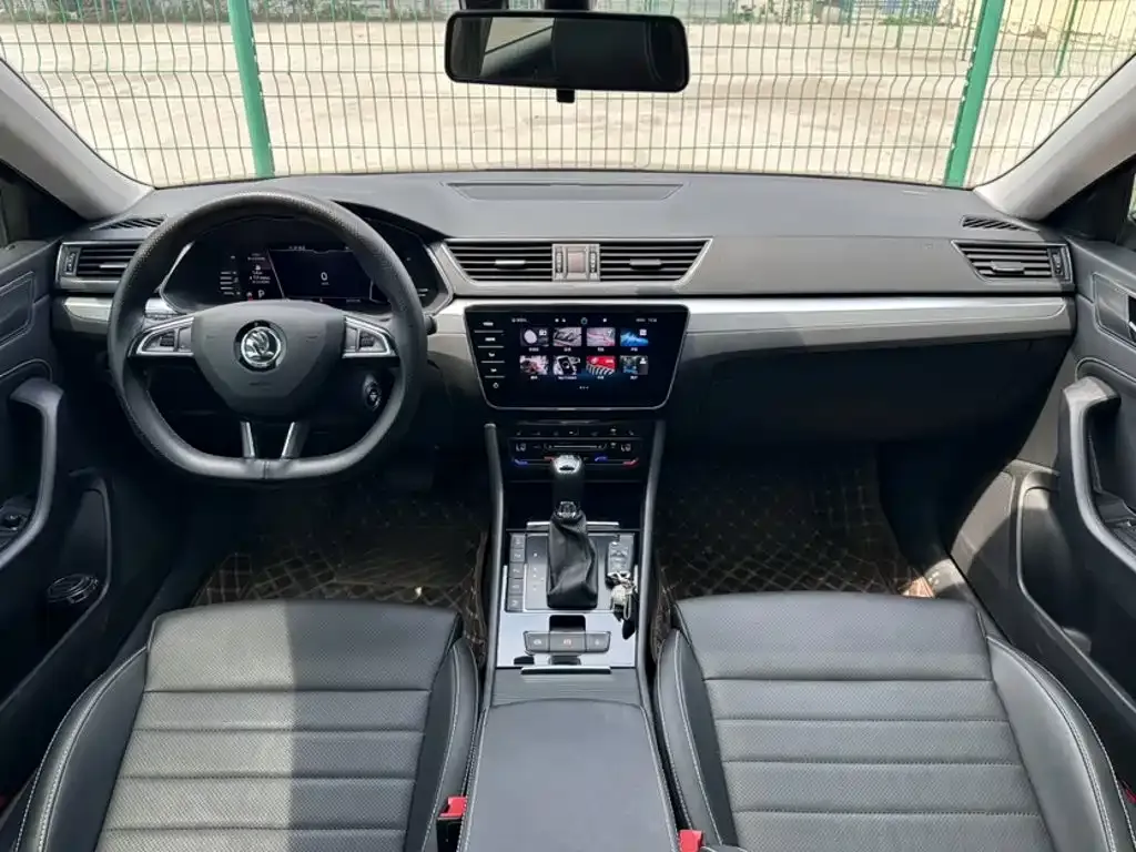 Skoda Superb — фото 7