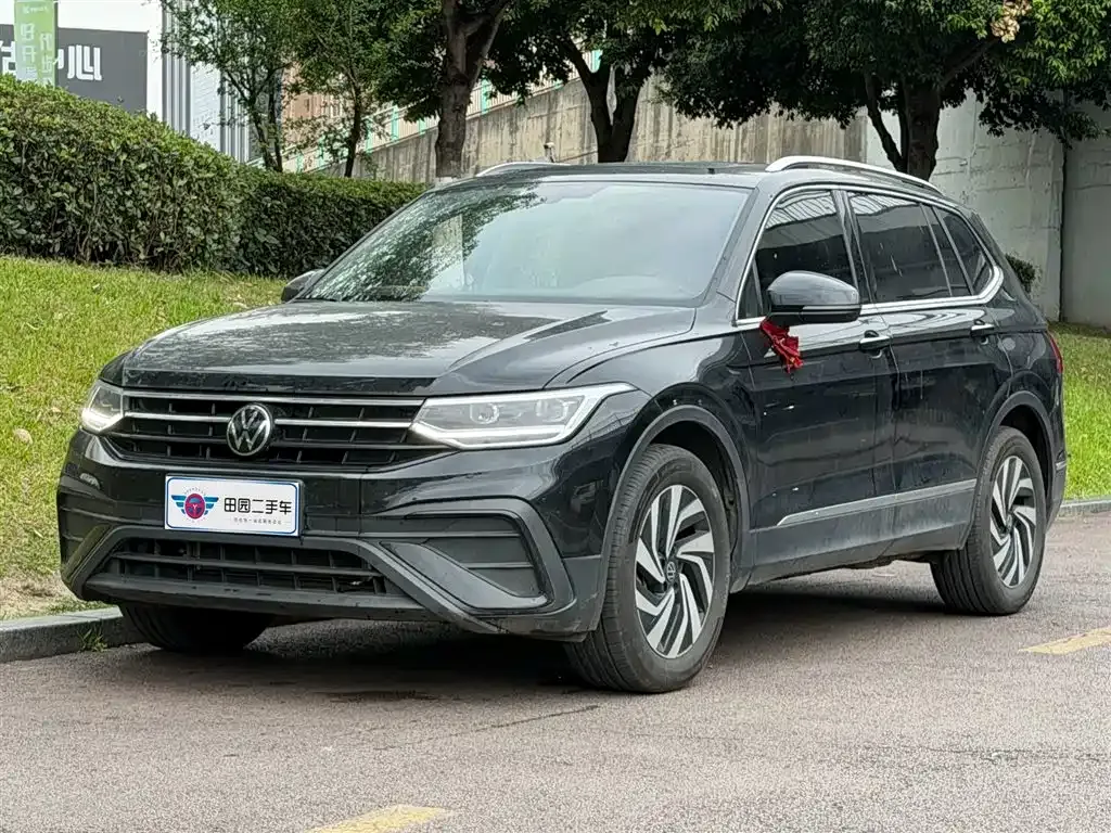 Volkswagen Tiguan L — фото 1