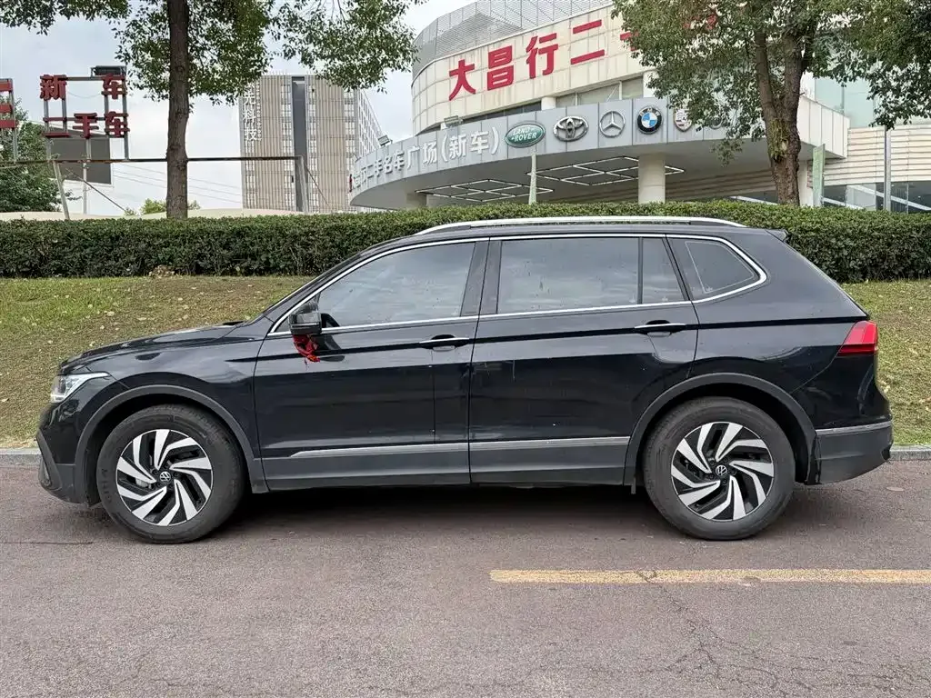 Volkswagen Tiguan L — фото 6