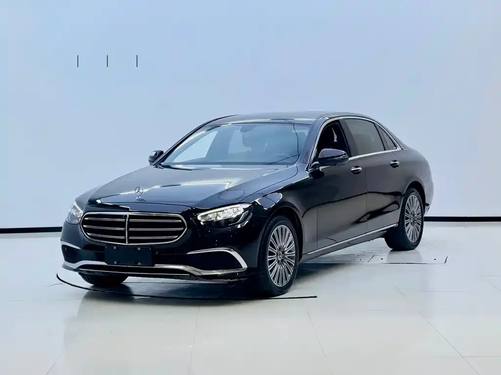 Mercedes-Benz E-Class — фото 1