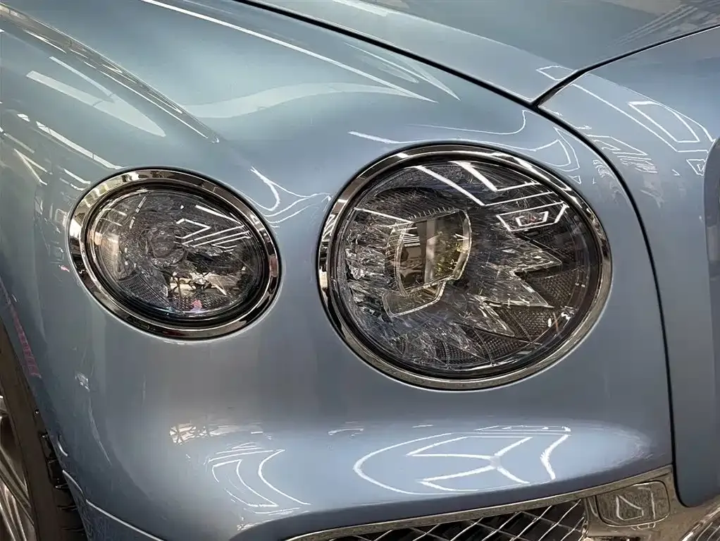 Bentley Flying Spur — фото 9