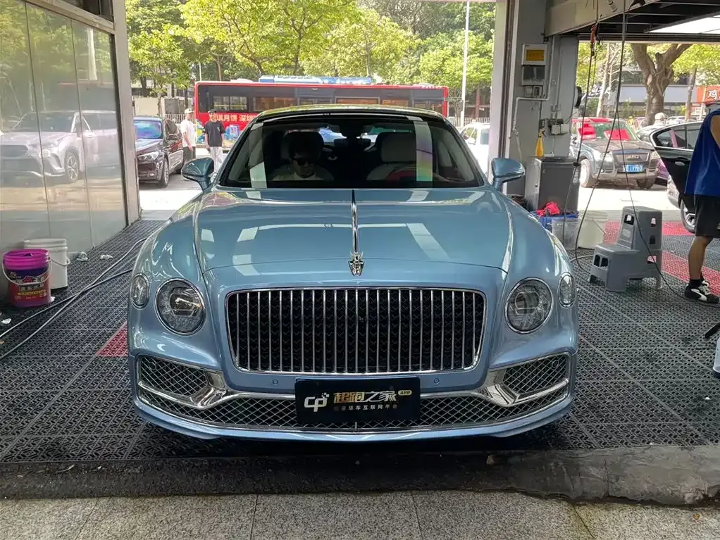 Bentley Flying Spur — фото 8
