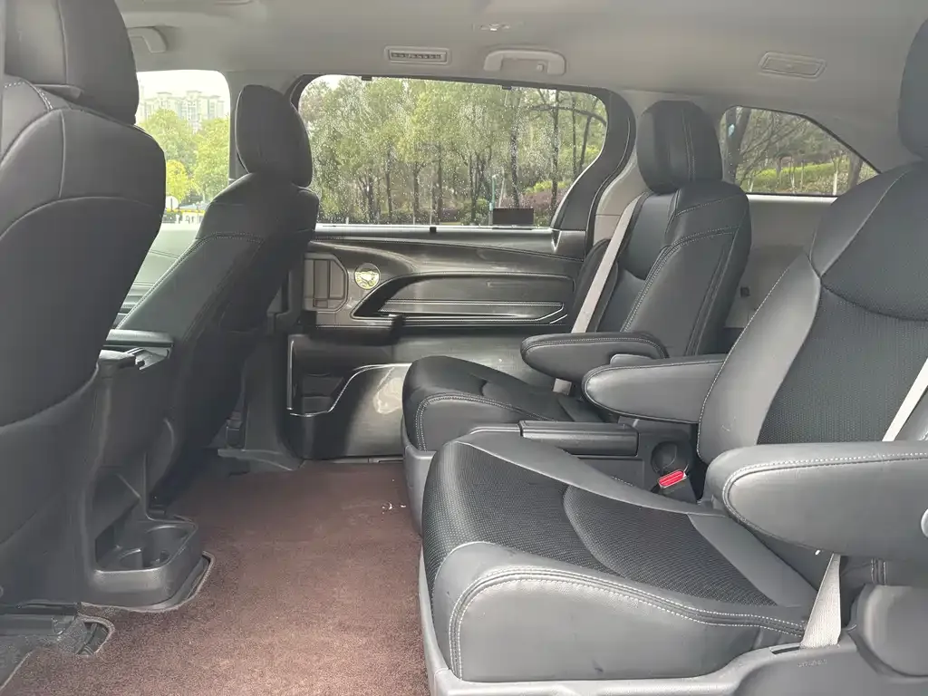 Toyota Sienna 2023 из CN, фото 8