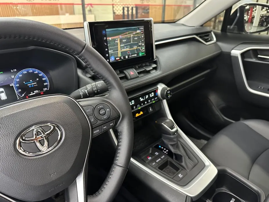 Toyota RAV4 — фото 9