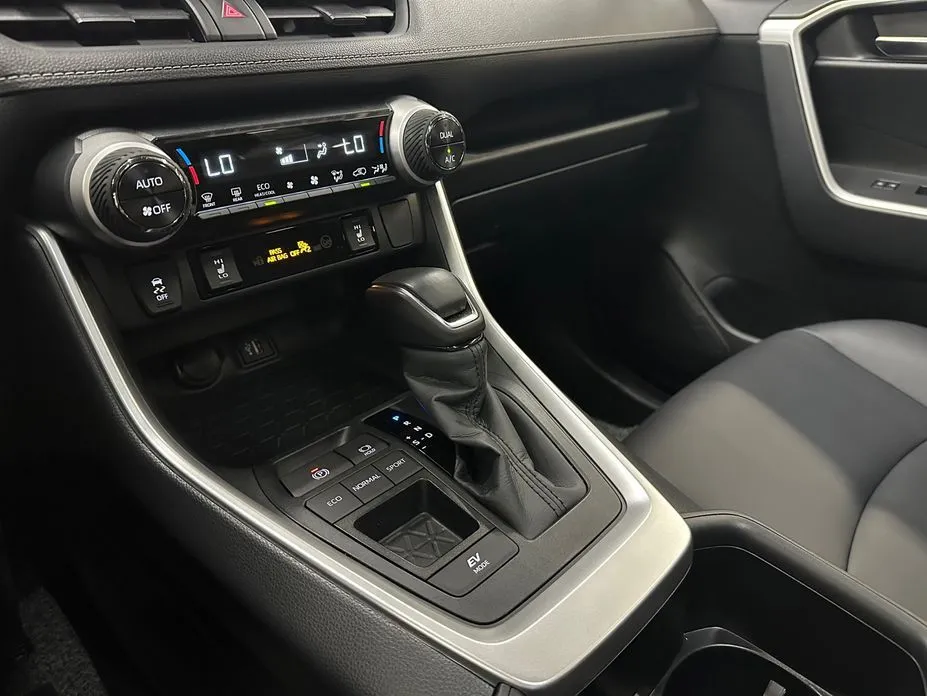 Toyota RAV4 — фото 3