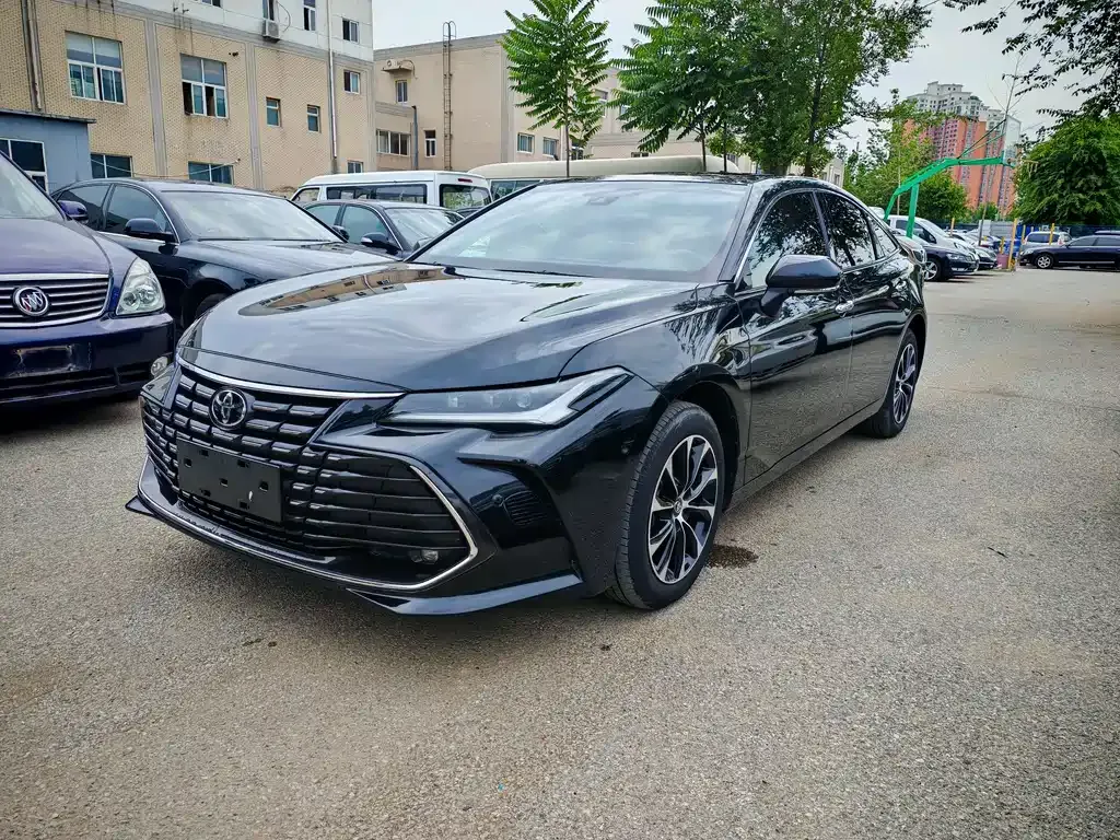 Toyota Avalon — фото 1