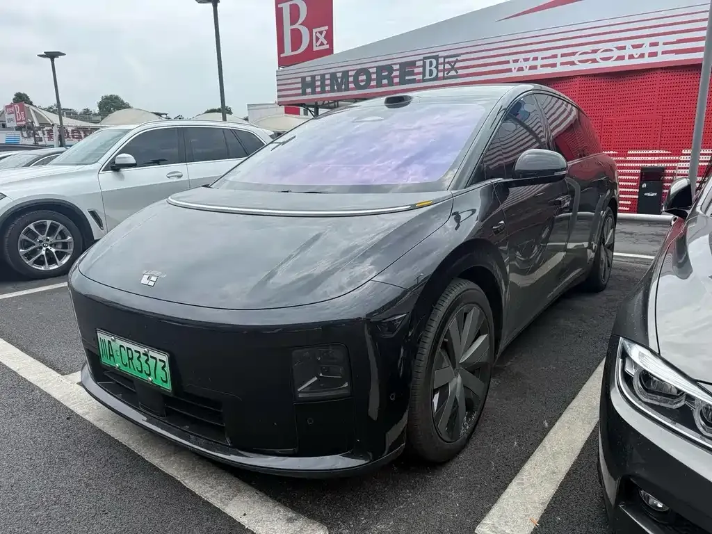 Li Auto i8 — фото 1