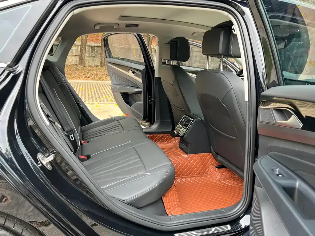 Volkswagen Passat — фото 7