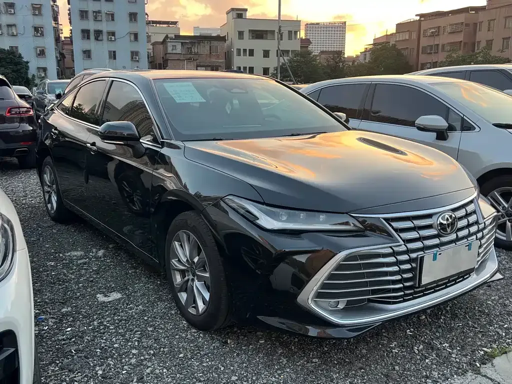 Toyota Avalon — фото 1