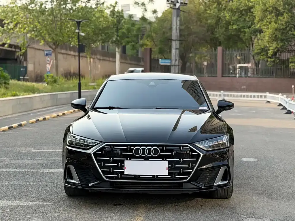 Audi A7L — фото 1