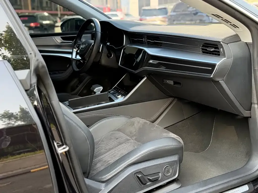 Audi A7L — фото 6