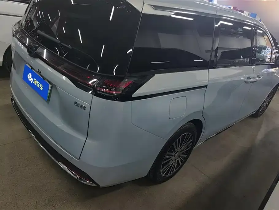GAC Motor 传祺E8 PHEV — фото 8