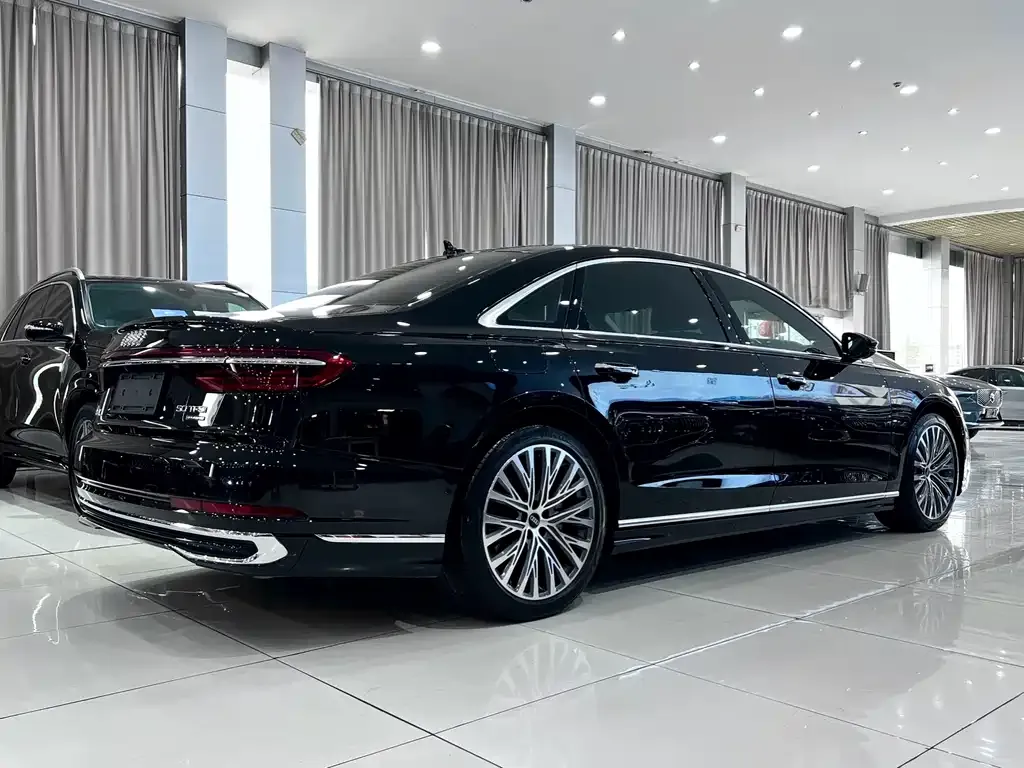 Audi A8 — фото 8
