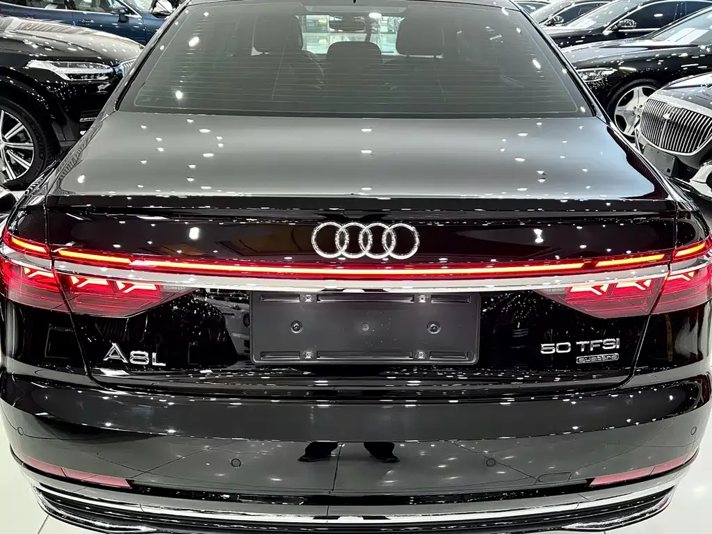 Audi A8 — фото 10
