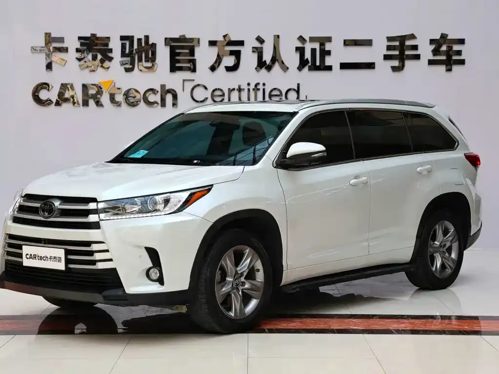 Toyota Highlander — фото 1