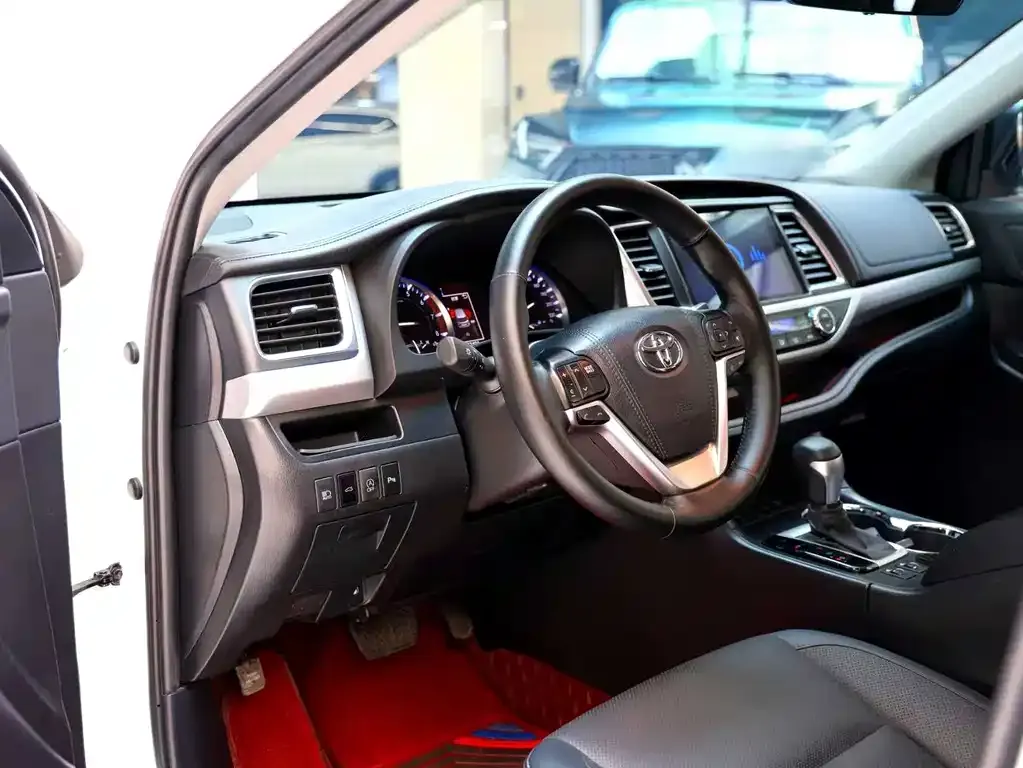 Toyota Highlander — фото 4
