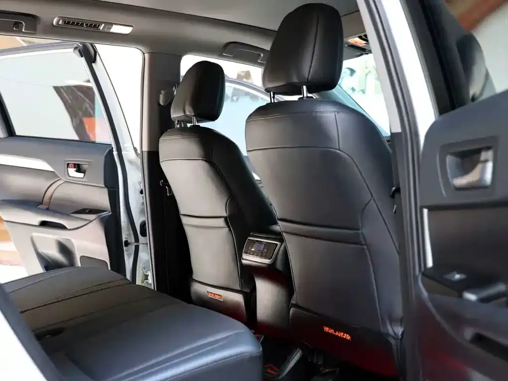 Toyota Highlander — фото 10