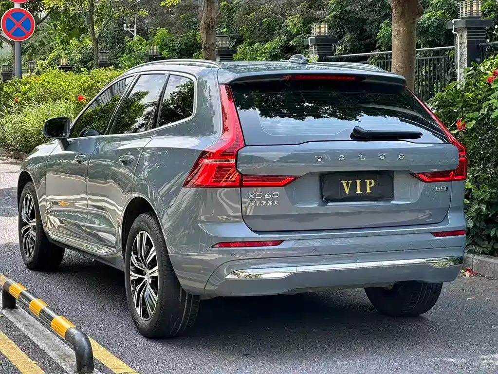 Volvo XC60 — фото 9