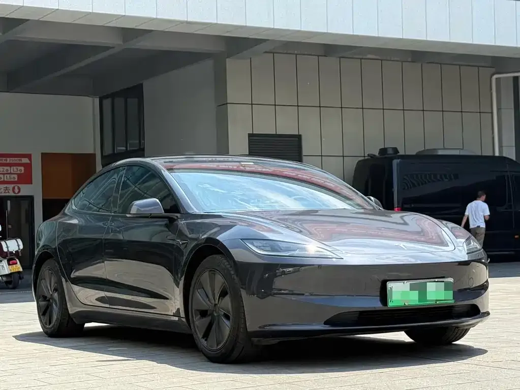 Tesla Model 3 — фото 3