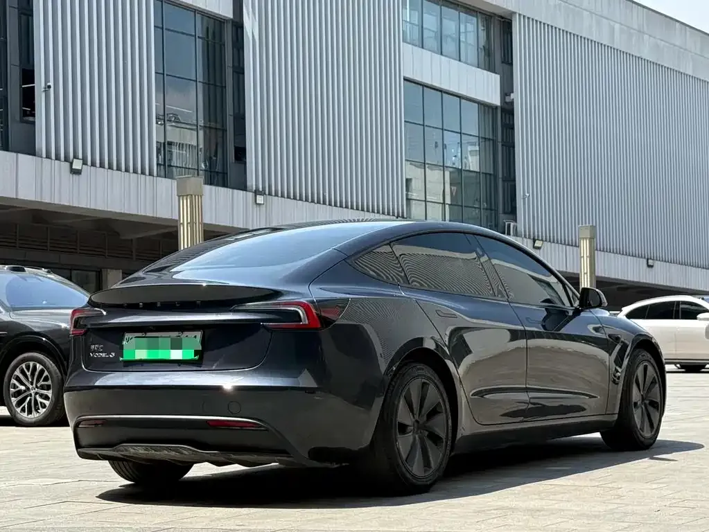 Tesla Model 3 — фото 2