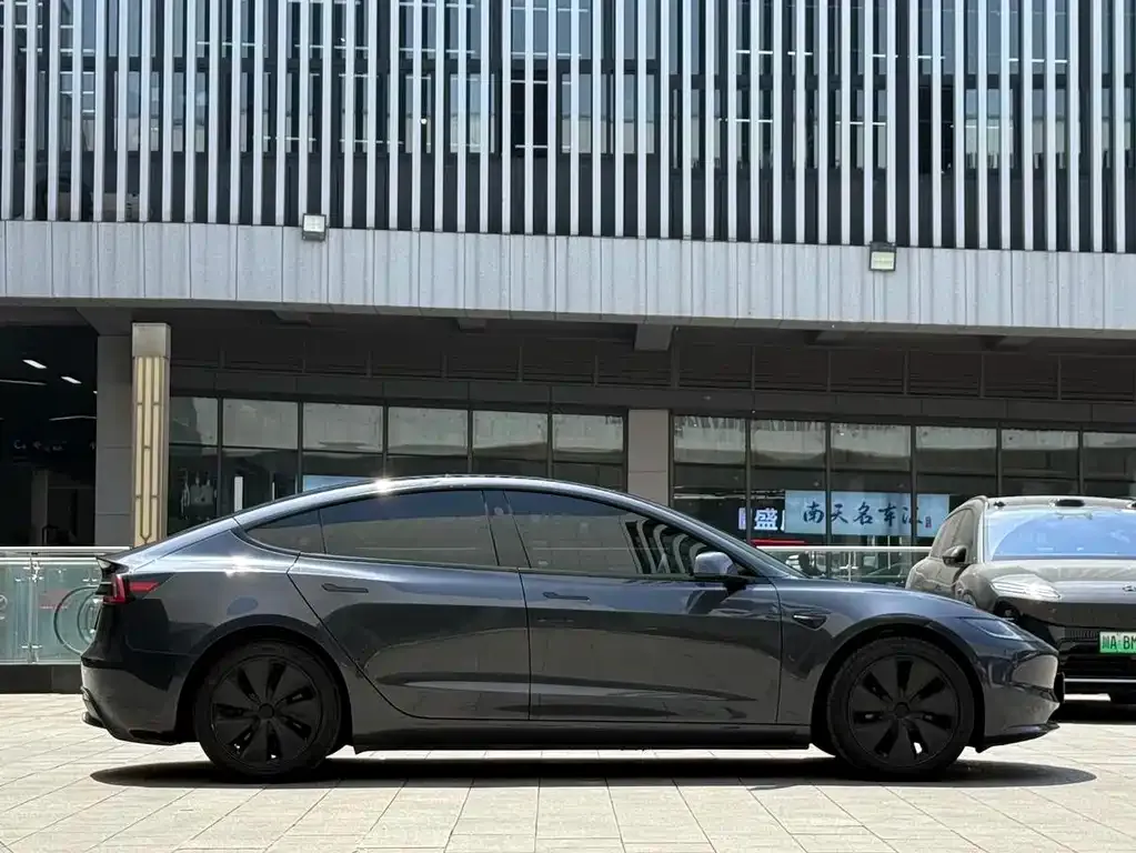 Tesla Model 3 — фото 6