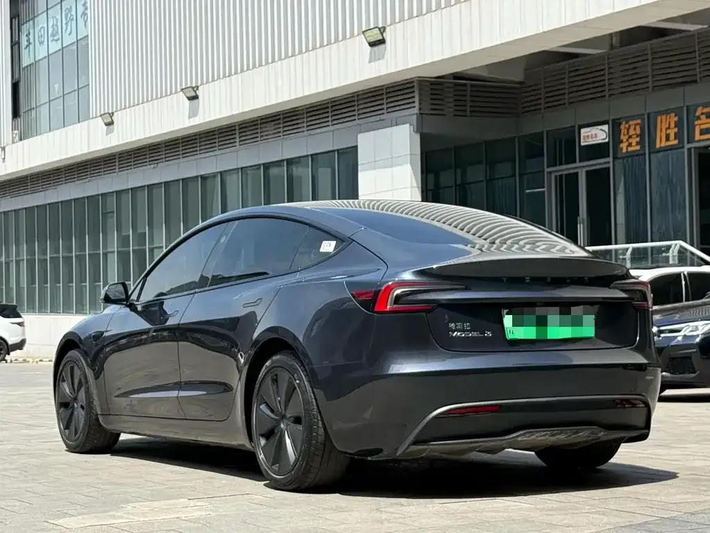 Tesla Model 3 — фото 9
