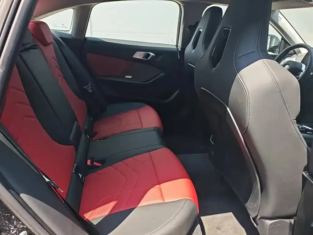 BMW 2 Series 2025 из CN, фото 3