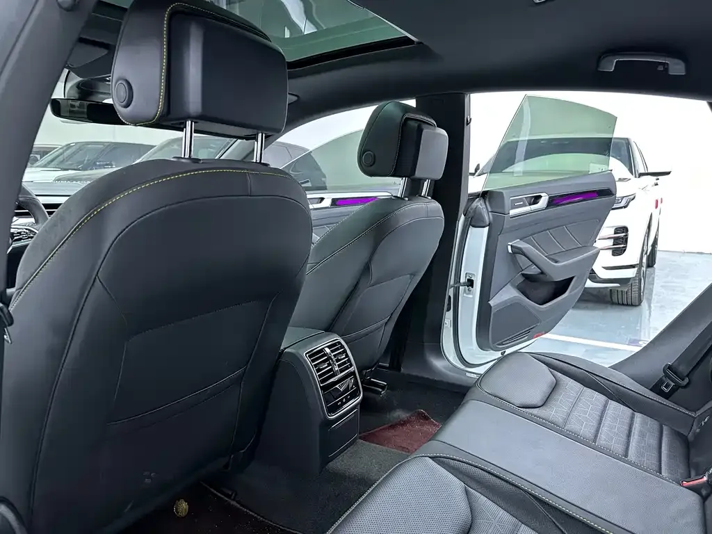 Volkswagen CC 2023 из CN, фото 2