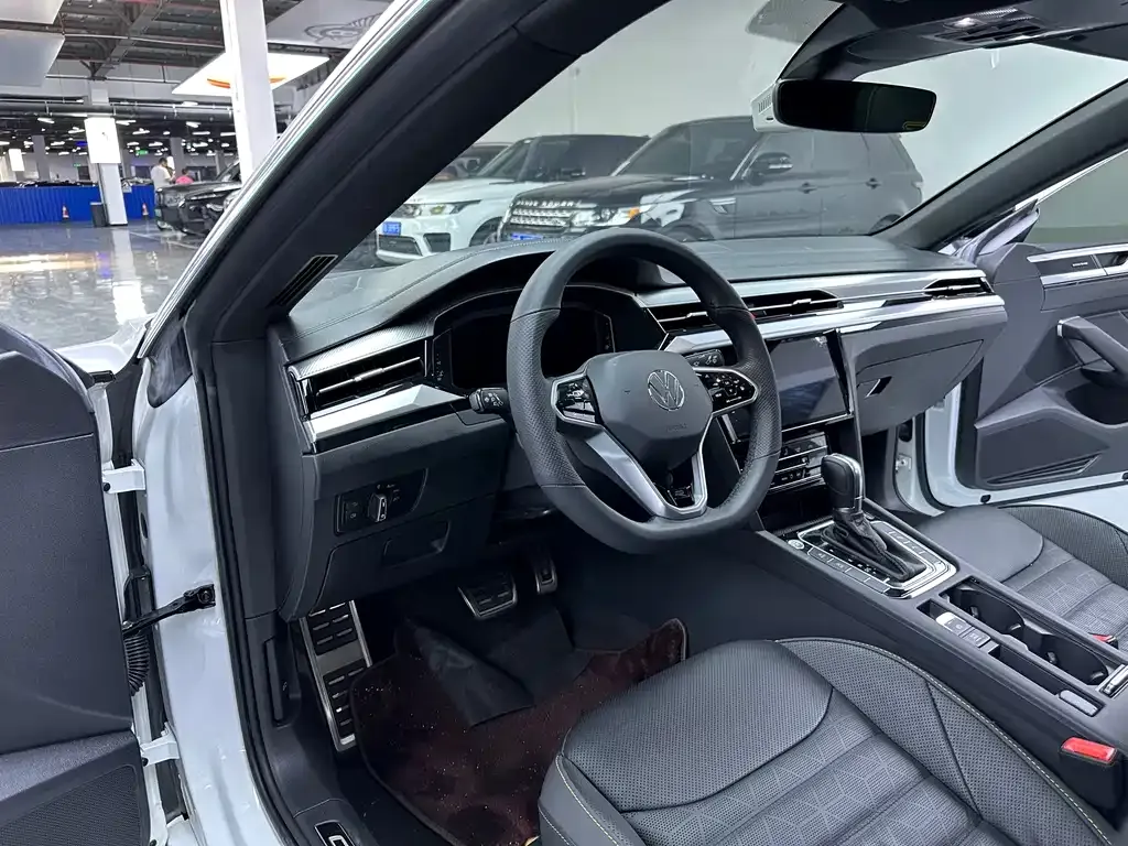 Volkswagen CC 2023 из CN, фото 4