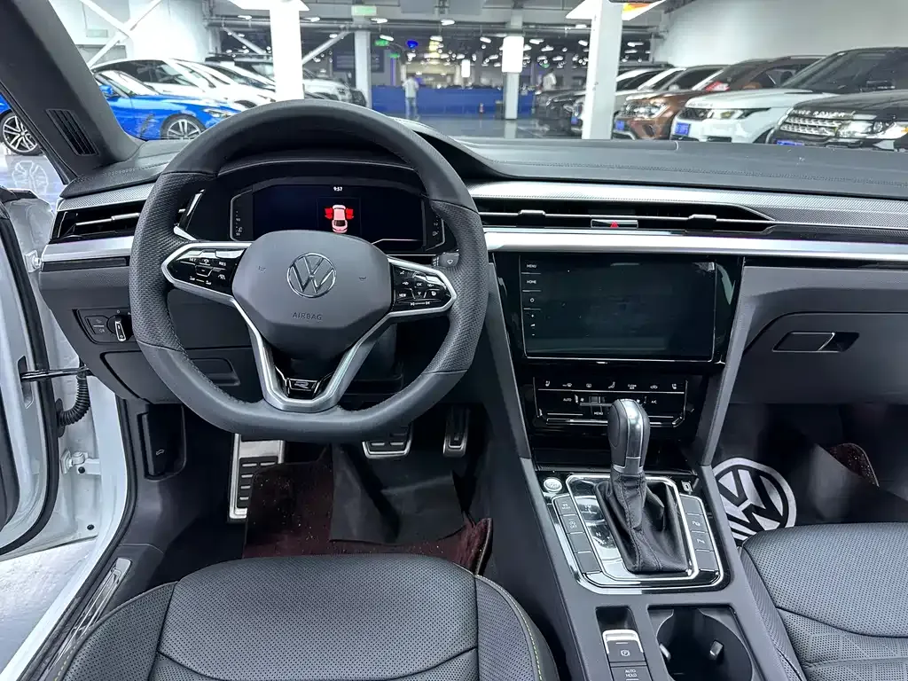 Volkswagen CC 2023 из CN, фото 9