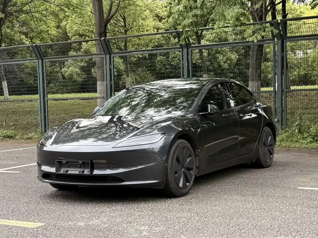 Tesla Model 3 — фото 1