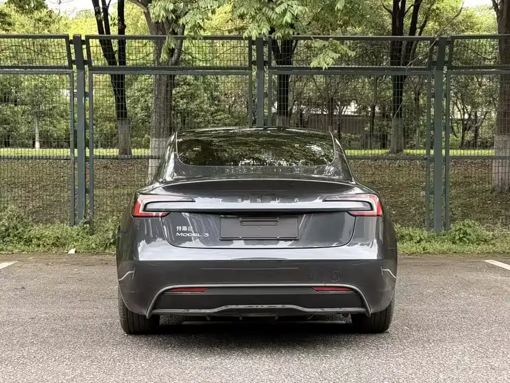 Tesla Model 3 — фото 9