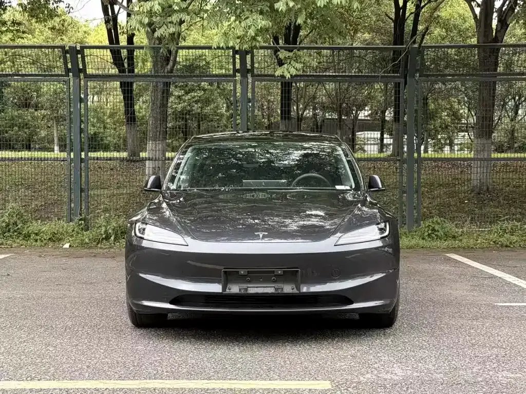 Tesla Model 3 — фото 10