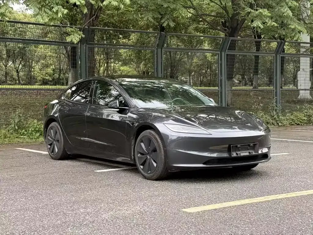 Tesla Model 3 — фото 8