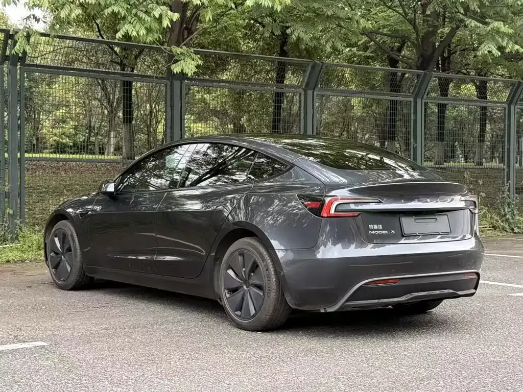 Tesla Model 3 — фото 3