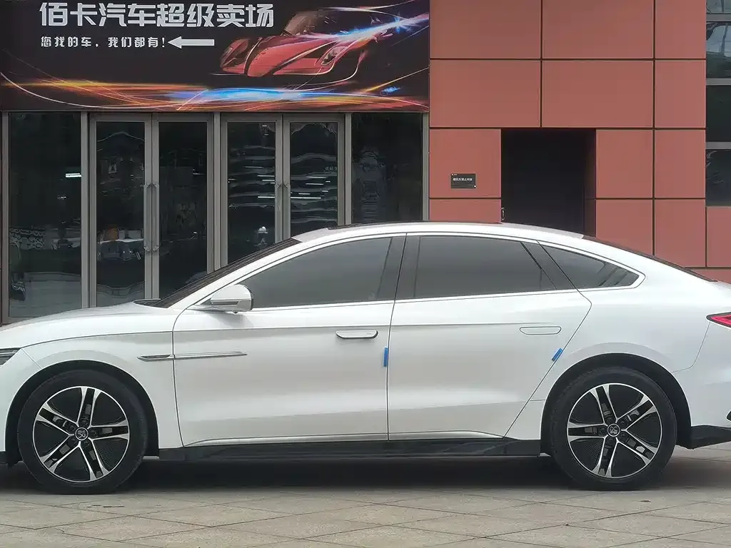 BYD Han — фото 10