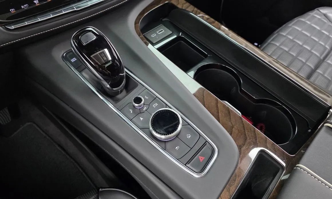 Cadillac Escalade 2023 из KR, фото 2