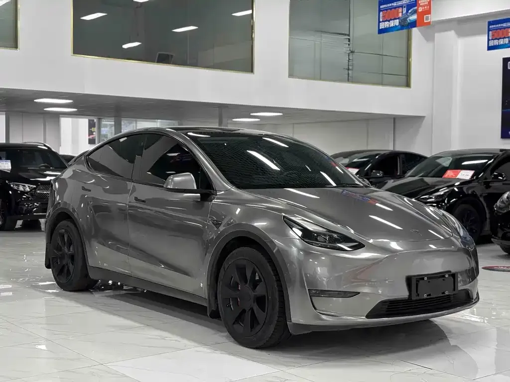 Tesla Model Y — фото 8