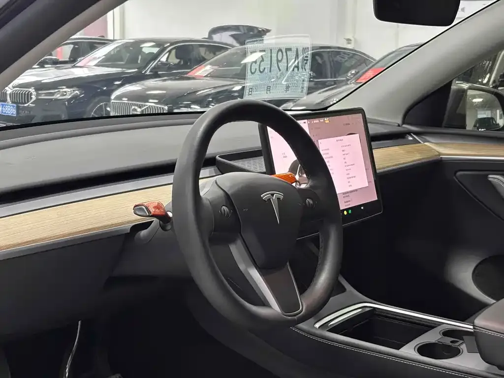 Tesla Model Y — фото 7