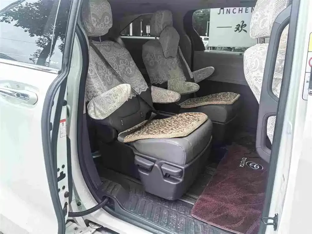 Toyota Granvia — фото 8