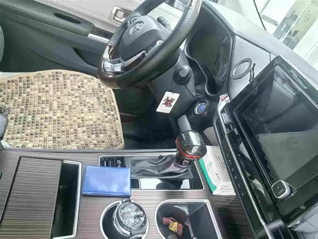 Toyota Granvia — фото 9
