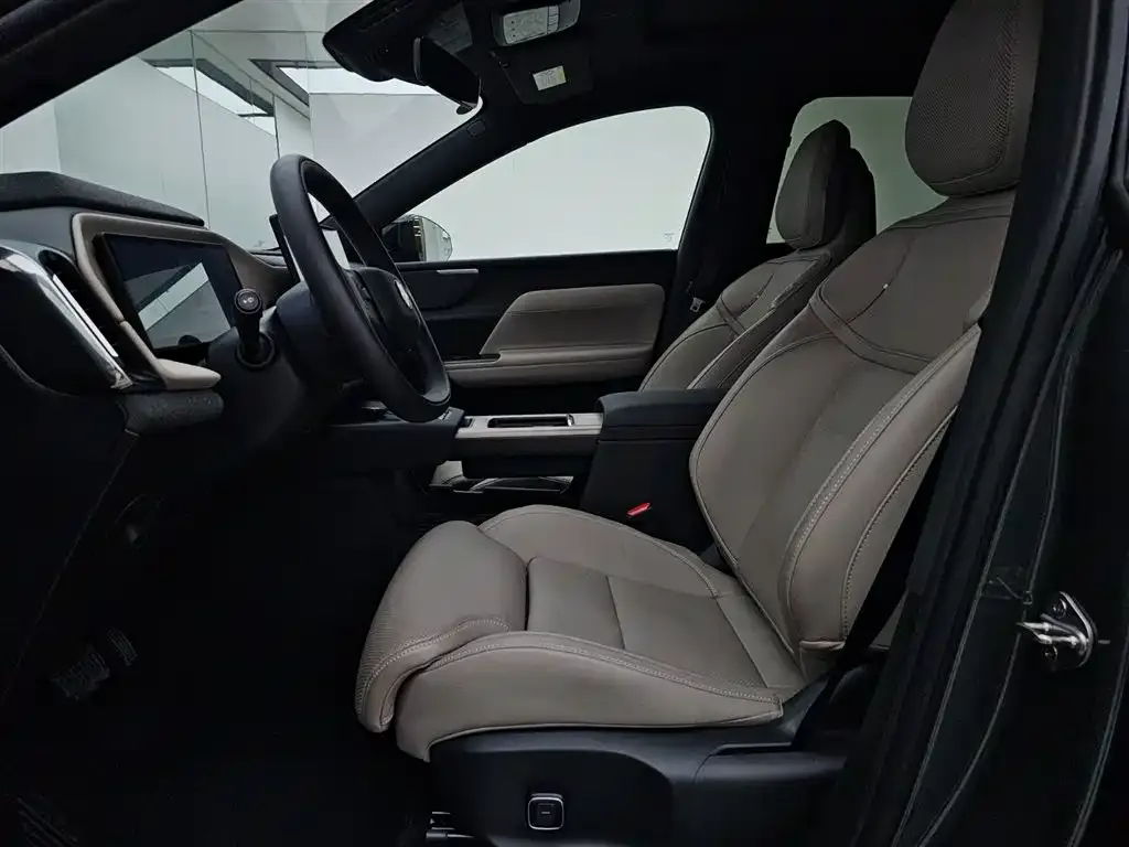 Volvo XC70 Plug-in Hybrid 2025 из CN, фото 4