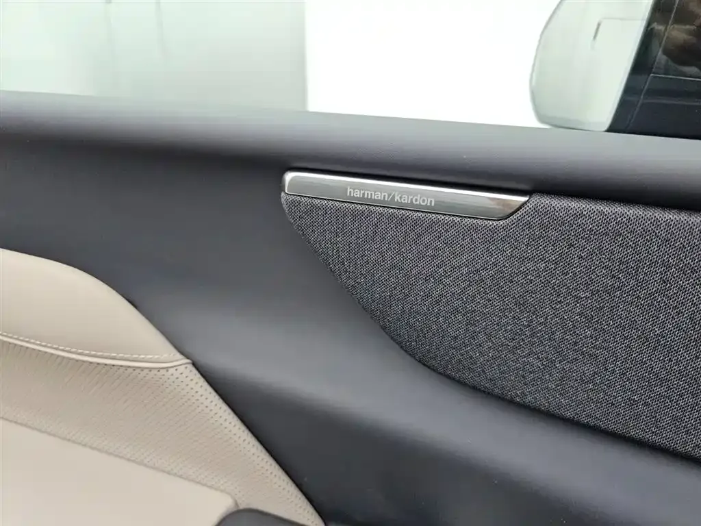 Volvo XC70 Plug-in Hybrid 2025 из CN, фото 5
