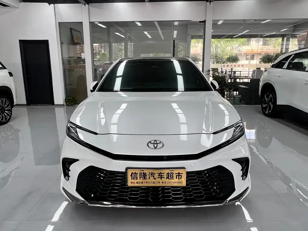 Toyota Camry — фото 8