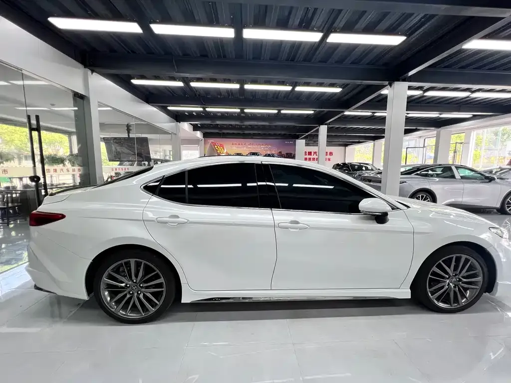 Toyota Camry — фото 6