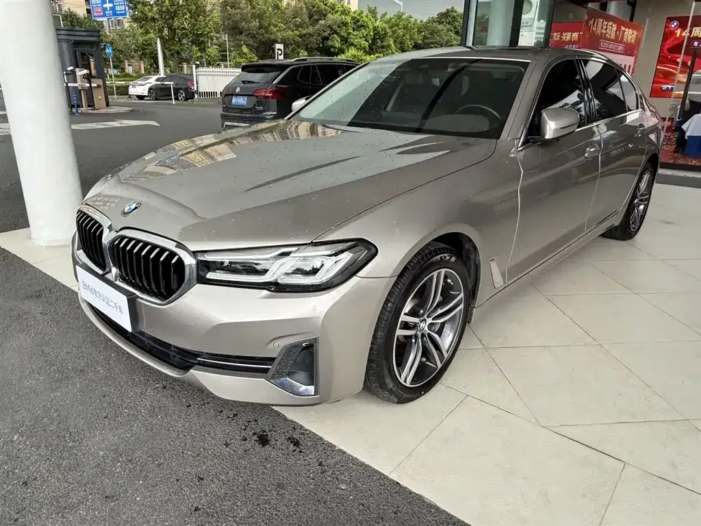 BMW 5 Series — фото 1