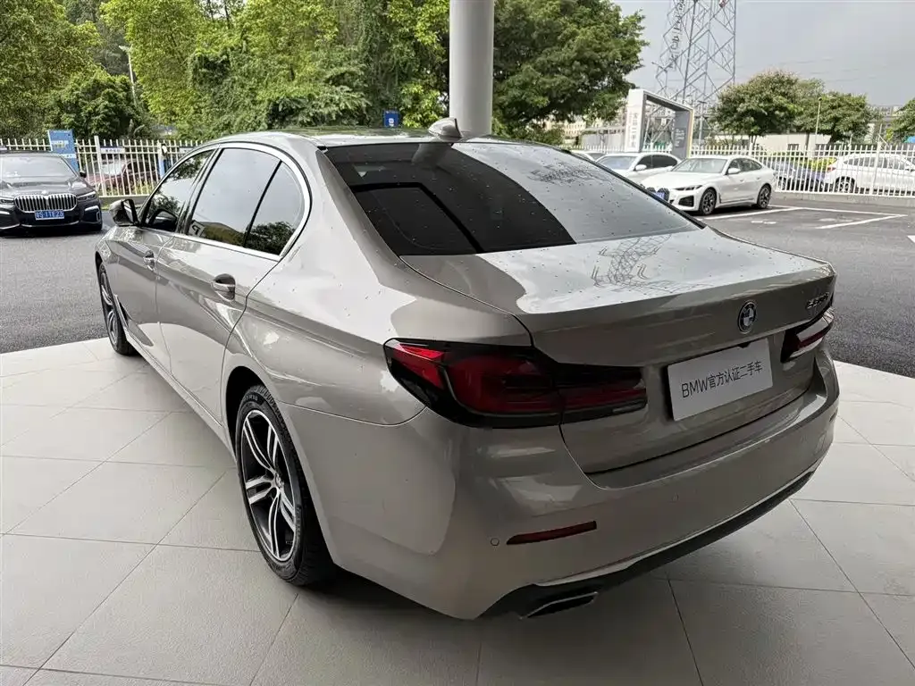 BMW 5 Series — фото 5