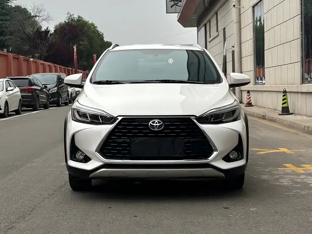 Toyota Yaris L — фото 5