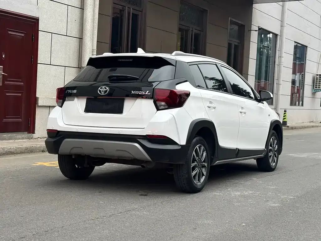 Toyota Yaris L — фото 8